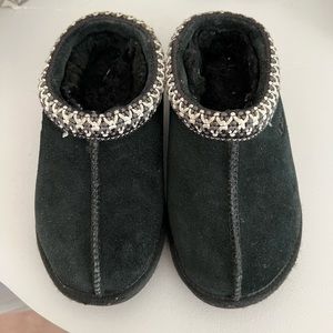 Kids slipper uggs (Toddler Size 11)